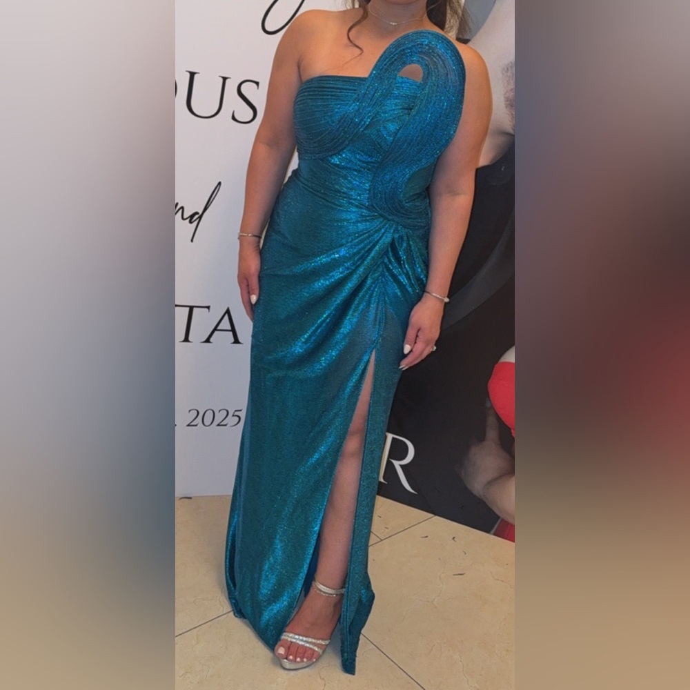 Elegant Teal Evening Gown